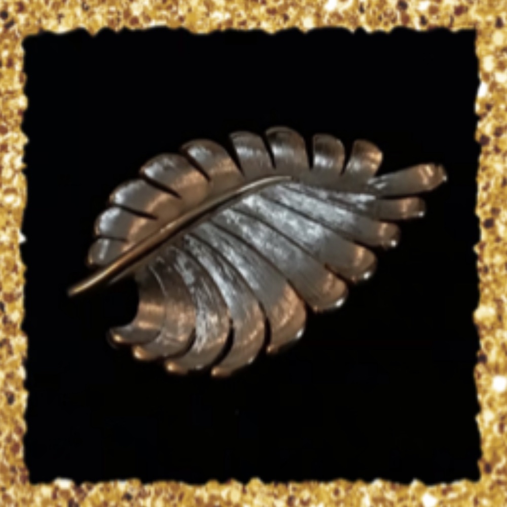 Unsigned Monet Leaf Brooch 1970’s - Picture 4 of 4